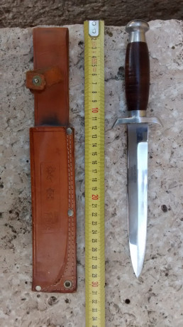 Buenos días, a ver si me podéis ayudar. Tengo un cuchillo de mi padre y querría preguntaros si alguien 71