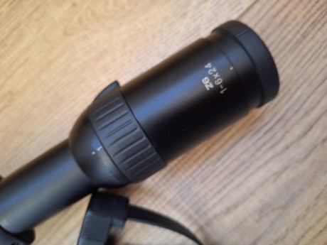 Buenas a  todos

*SE VENDE* :

Visor de batida SWAROVSKI Z6  1-6 x 24 con monturas Blaser de tubo de 30mm.

Muy 01