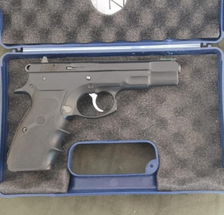 Hola se vende CZ/5 B  con algunos cargadores. 
250 00