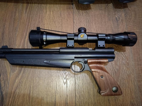 Pistola de aire neumática con un diseño de cerrojo de acción simple.
La venta incluye varias mejoras:
- 01