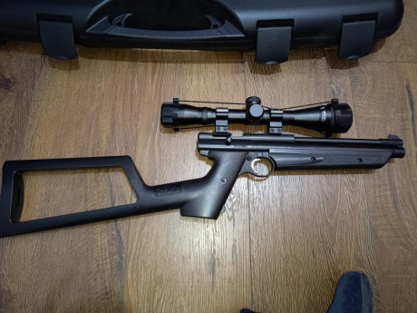Pistola de aire neumática con un diseño de cerrojo de acción simple.
La venta incluye varias mejoras:
- 00