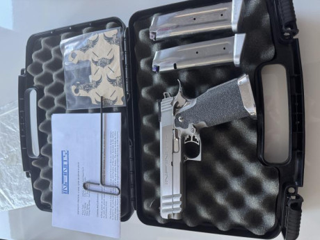 Vendida.... Infinity perfecta sin golpes ni arañazos visibles, con dos cargadores y lija nueva, 9 mm, 22