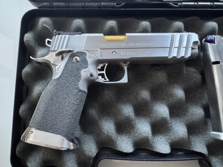 Vendida.... Infinity perfecta sin golpes ni arañazos visibles, con dos cargadores y lija nueva, 9 mm, 20