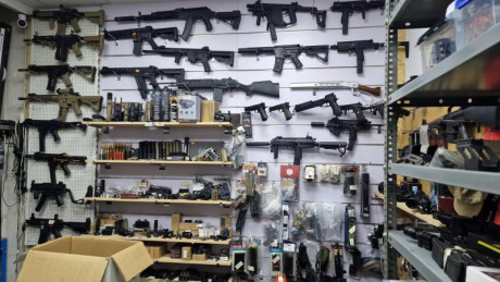 Material de airsoft procedente de cierre de tienda 12