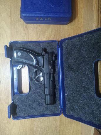 Hola,
Por motivos personales estoy quitándome las armas de la F.
Vendo una CZ 75 B del 9PB con corredera 01
