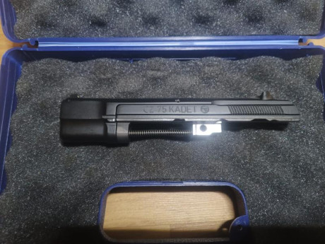 Hola,
Por motivos personales estoy quitándome las armas de la F.
Vendo una CZ 75 B del 9PB con corredera 11