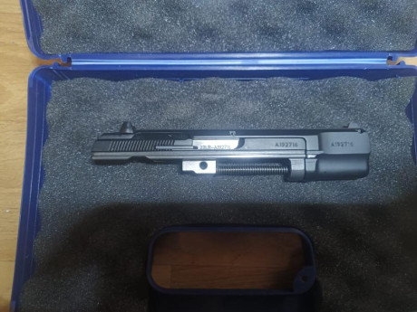 Hola,
Por motivos personales estoy quitándome las armas de la F.
Vendo una CZ 75 B del 9PB con corredera 10