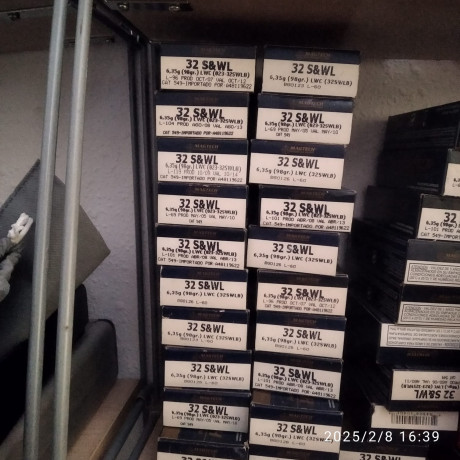 Buenas tardes, vendo vainas:

Fiocchi 1.000 calibre .32 un tiro 90 enros puestas en destino.

Magtech 01
