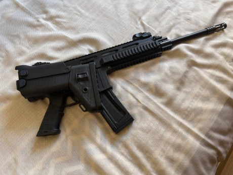 Buenos días.
Vendo Carabina ISSC MK22.
Calibre 22 LR.
Con 4 cargadores. 
Precio 450 euros. 
Está guiada 01