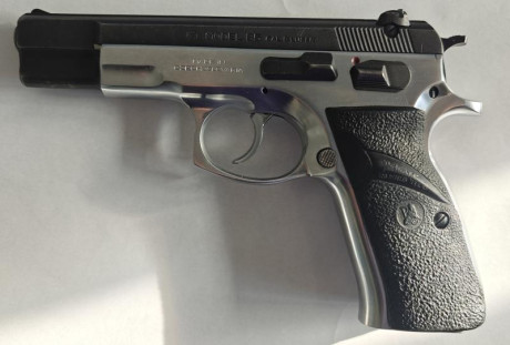 Descripción:

Se vende pistola CZ 85 Standard Bicolor 9mm Parabellum en excelente estado de conservación. 01