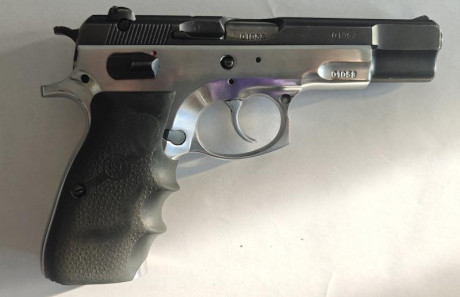 Descripción:

Se vende pistola CZ 85 Standard Bicolor 9mm Parabellum en excelente estado de conservación. 00