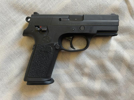 Vendo Pistola FNP9.
Calibre 9 Pb.
Con 4 cargadores.
Precio 350 euros.
Está guiada con F, en El Escorial 01