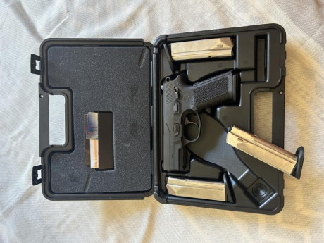 Vendo Pistola FNP9.
Calibre 9 Pb.
Con 4 cargadores.
Precio 350 euros.
Está guiada con F, en El Escorial 00