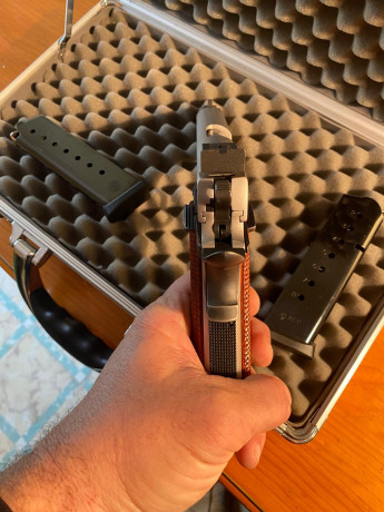 VENDO PISTOLA  S&W 1911  45 AUTO
EN PERFECTO ESTADO Y FUNCIONAMIENTO.
MALETIN PREFORMAN CENTER
EL 01