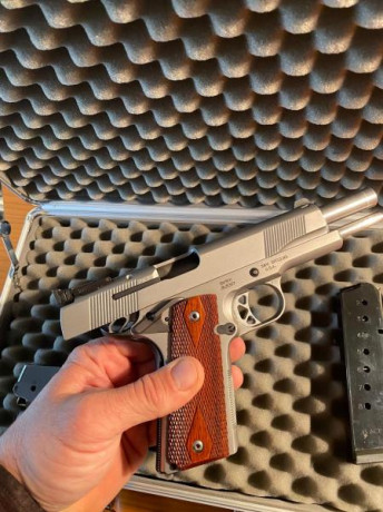 VENDO PISTOLA  S&W 1911  45 AUTO
EN PERFECTO ESTADO Y FUNCIONAMIENTO.
MALETIN PREFORMAN CENTER
EL 00