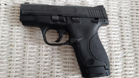 Vendo Smith & Wesson Shield 9mm
Apenas usada y sin ninguna marca o roce.
3 cargadores
1 de 7 con apoya 01