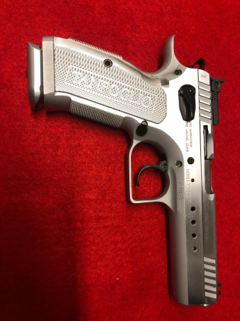 Vendo Tanfoglio Stock por cambio de división
9 mm. Ideal para Standard minor o producción
Cañón bull barrel
4 01