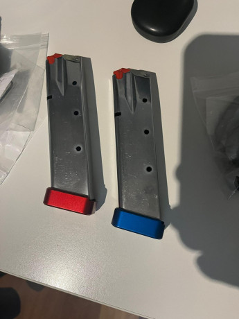 Vendo Tanfoglio Stock por cambio de división
9 mm. Ideal para Standard minor o producción
Cañón bull barrel
4 00