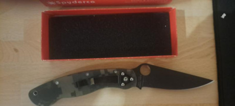 Buenas a todos,se vende spyderco paramilitary 2 camo de hoja negra,130 euros y portes a cargo del comprador,sepuede 00
