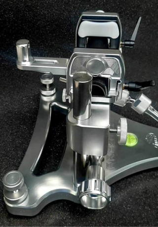 Se vende magnífica torreta con múltiples ajustes , joystick con alargador .
Con maleta cicognani 
1100€
Prácticamente 00