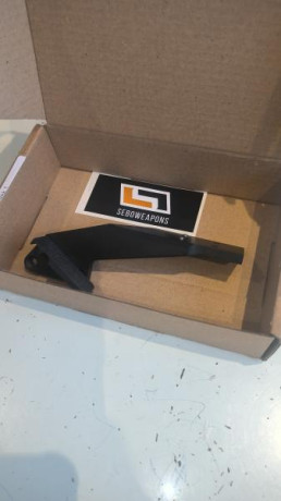 Vendo montura SEBO WEAPONS  para CZ / KMR con huella para visor compatible con Sig Romeo 3XL, Sig Romeo 02