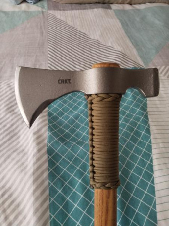 Vendo tomahawk CRKT Chogan nuevo sin uso, con funda de kydex y paracord, vendido. 21