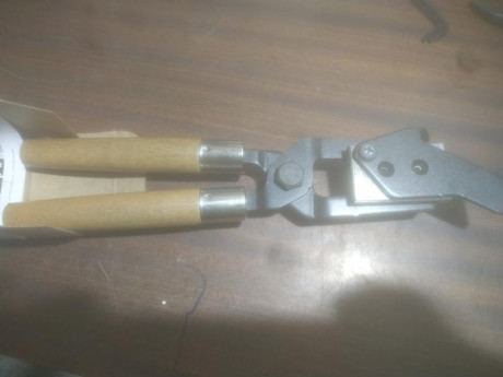 Vendo turquesa calibre 490 para poner calepino calibre 50
De dos cavidades nueva solo probada con pinzas 01