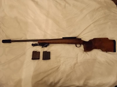 Se vende CZ 557 Varmint calibre 308. Comprado en nuevo en 2023. Culata de nogal. Paso de estría 1/10. 01