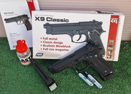  Pistola semiautomática ASG X9 inspirada en la mítica Beretta modelo M92 A1 en color negro, con un peso 02