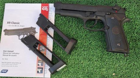  Pistola semiautomática ASG X9 inspirada en la mítica Beretta modelo M92 A1 en color negro, con un peso 01
