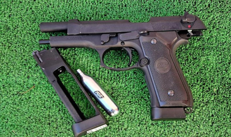  Pistola semiautomática ASG X9 inspirada en la mítica Beretta modelo M92 A1 en color negro, con un peso 00