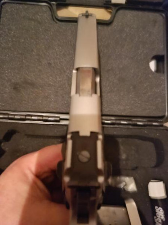 VENDO Pistola SIG SAUER P226 X-FIVE 9mm con 2 cargadores y muy buen estado!!! Maletín original y con pocos 02