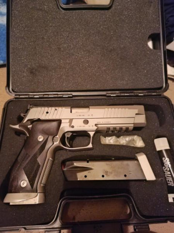 VENDO Pistola SIG SAUER P226 X-FIVE 9mm con 2 cargadores y muy buen estado!!! Maletín original y con pocos 00