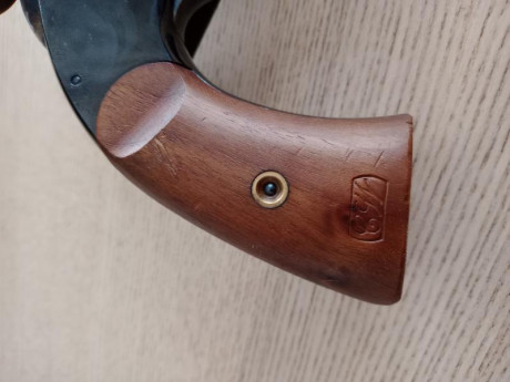 Vendo revólver Uberti Schofield en calibre .45 LC. Guiado en AER y con documentación para libro de coleccionista 30