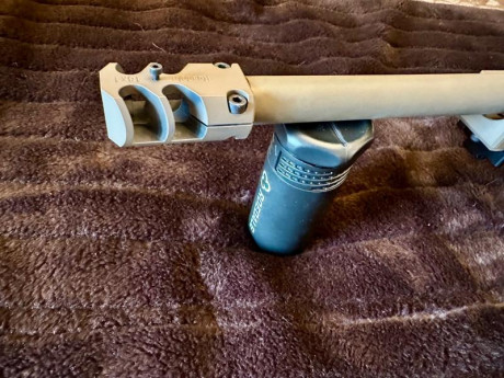 acabado CERAKOTE FDE , con culata ACC PREMIER MDT , cerrojo acabado TiN . Visor 5-25x56 MCR SCHMIDT BENDER 11