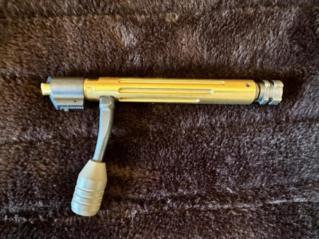 acabado CERAKOTE FDE , con culata ACC PREMIER MDT , cerrojo acabado TiN . Visor 5-25x56 MCR SCHMIDT BENDER 10