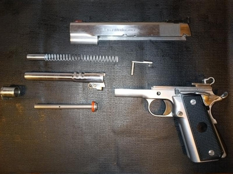 Para ordenance P18-9, usada para IPSC Standard. 
Modelo sistema 1911 con cargadores de doble hilera (2011) 02