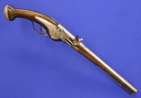 Voy a colocar unas fotos de un arma larga alemana de llave de mecha del siglo XVI. 42