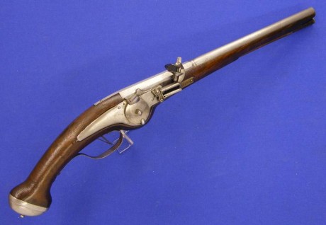 Voy a colocar unas fotos de un arma larga alemana de llave de mecha del siglo XVI. 40