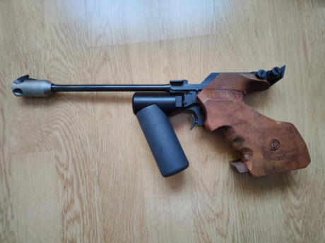Se vende Walther cpm1 del 4.5 de botellas rellenables de co2.
Arna muy muy precisa.
Tiene un gatillo impresionante, 02