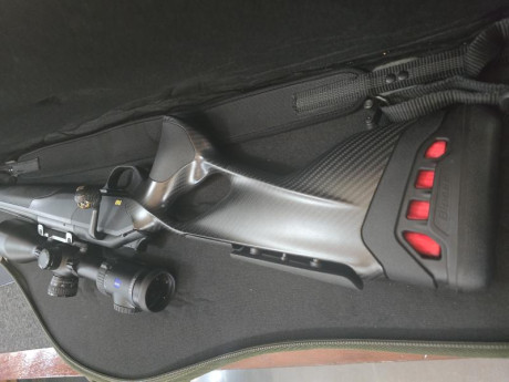 Vendo blaser R8 ultimate carbón de diciembre 2024. 
Calibre 300wm con cañon acanalado y rosca de fabrica. 01