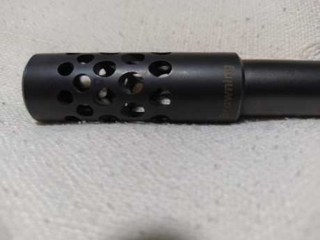 Se vende browning x-bolt. Carrillera regulable, freno de boca y dos cargadores. Precio 700. Se encuentra 00