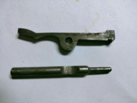Hola , pongo aqui un despiece de Star 1919 7,65-9 Corto 
Percutor 35 euros , 
Extractor 35 euros 
 mas 00