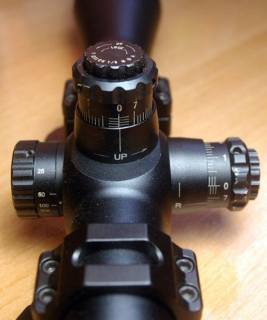 Visor Shightmark 4-16x44. Con retícula Mildot iluminada. Torretas tácticas con puesta a 0. Control de 22