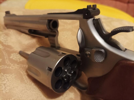Buenas a todos.
Vendo revolver Smith Wesson 686 Target Champions en excelentes condiciones.
Poco que decir 02
