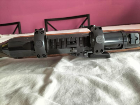 Vendo rifle HK 940 carbine ( corto). Calibre 30.06
Largo total 101cm y peso total 3,200kg.
 Cargador extraible.
Monturas 00
