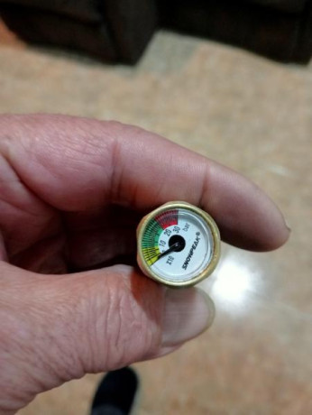 Hola compañeros ando buscando la válvula donde va puesto el reloj si es posible con el reloj también de 01