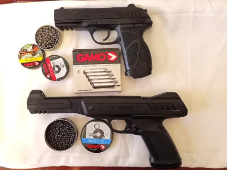 La familia de un amigo recientemente fallecido ha puesto a la venta estas pistolas Gamo, una de muelle 01