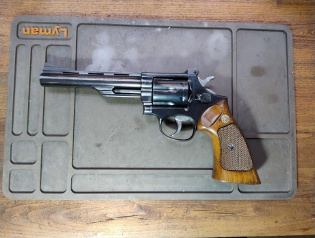Vendo revolver Llama Comanche III calibre .357 Magnum y cañón de 6 pulgadas, en estado excelente. Revisado 02