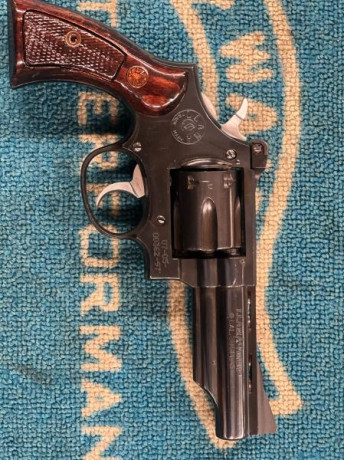 Hola a todos.
Pongo en venta este revolver LLama Martial .38 Spl 
El conjunto consta de:
revolver y caja 01